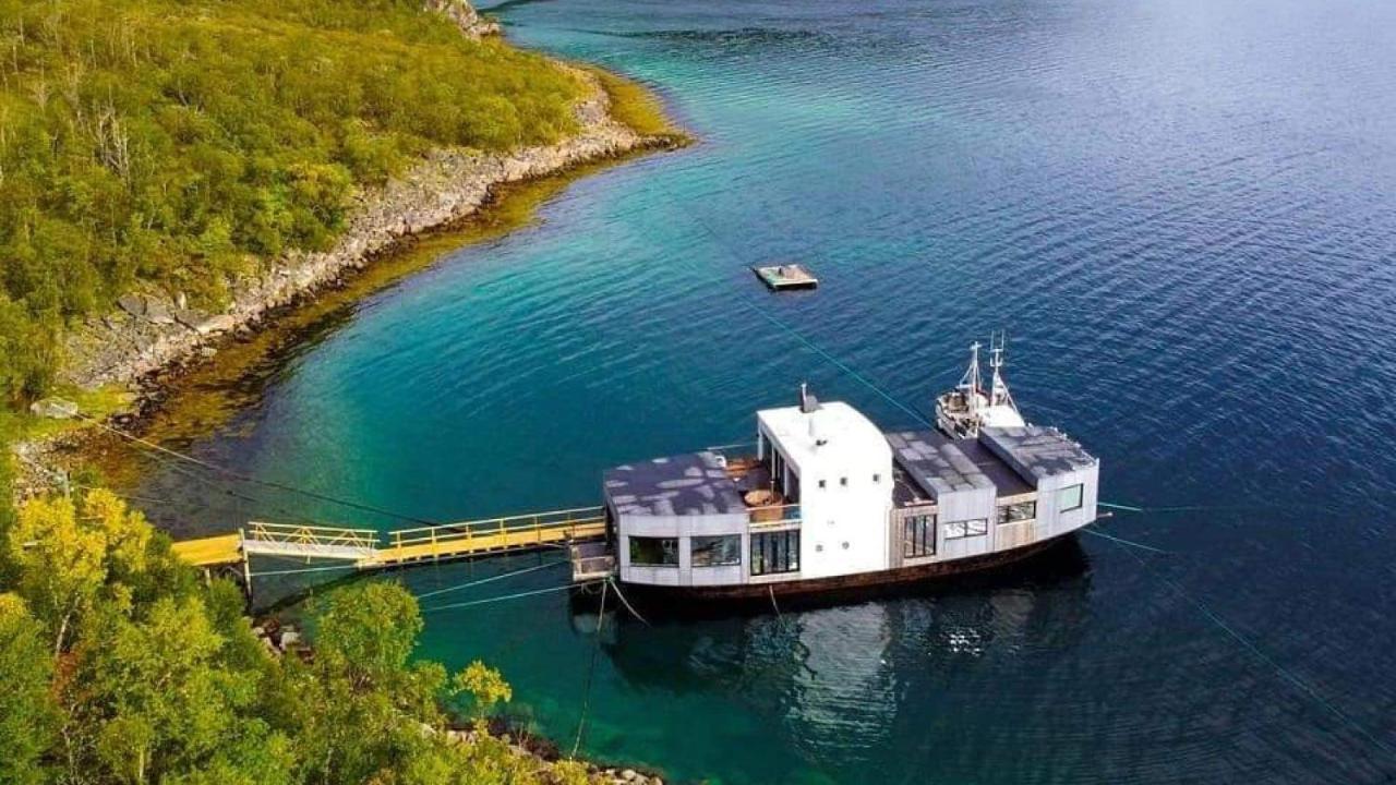 Volda Floating Home Kvaloya Exterior photo